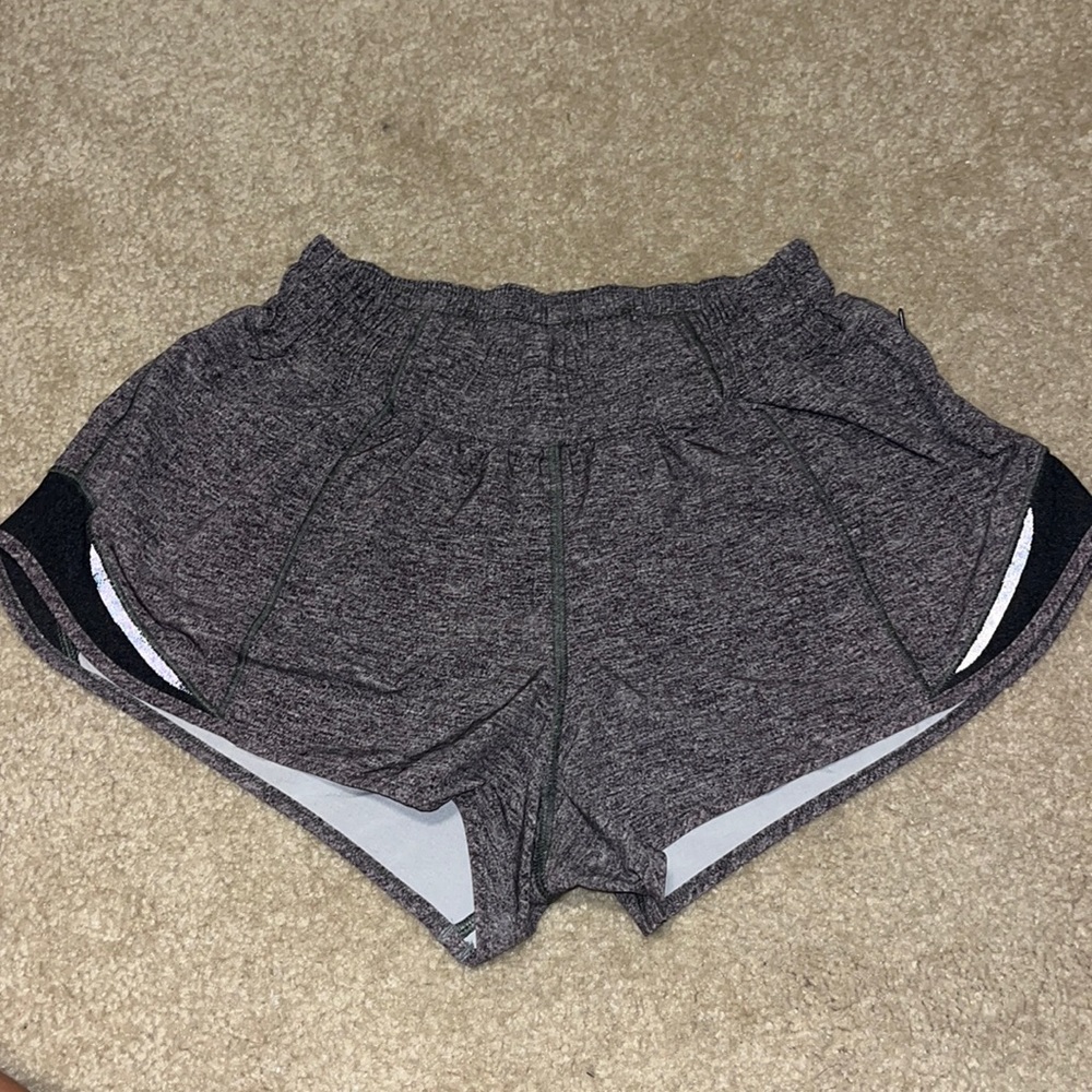 Size 4 hotty hot shorts 2” lulu lemon
